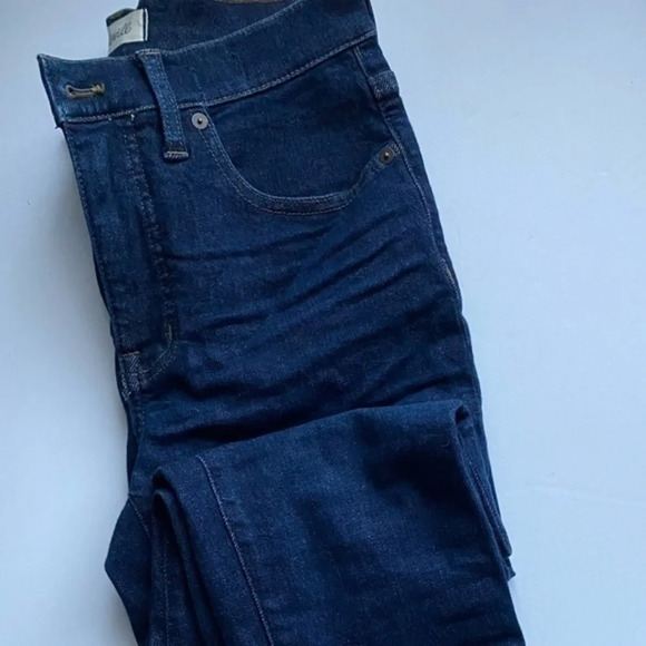 Madewell • 9" Mid-Rise Skinny Jeans in Orland Wash: TENCEL™ Denim Edition - Picture 2 of 9